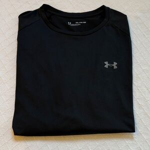 Under Armour Men's Black long sleeve dry fit Tee